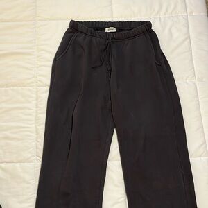 Elwood Heavy Weight Wide Leg sweatpants with a slight crop.